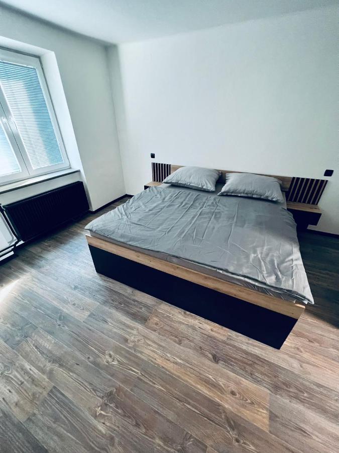 Apartman Opava S Parkovanim Exteriör bild