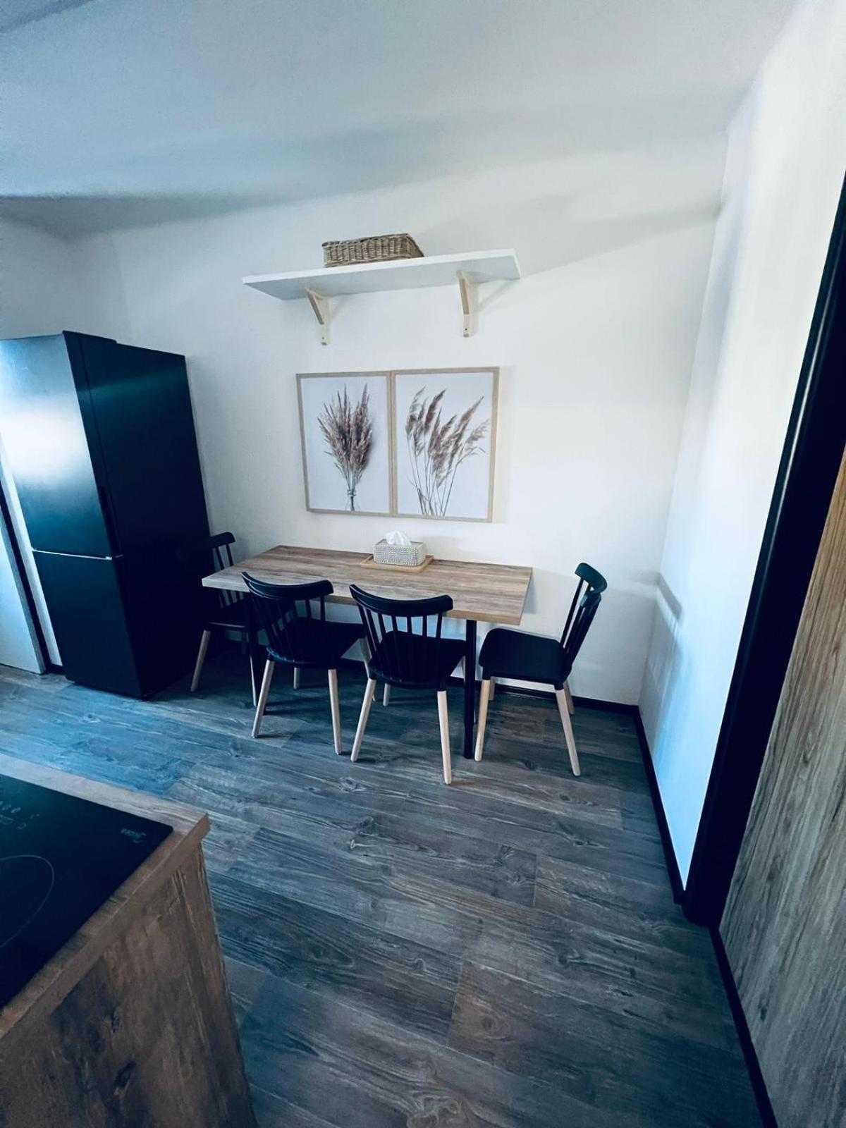 Apartman Opava S Parkovanim Exteriör bild
